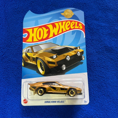 HotWheels Ultimate Collector Case With Free Golden CAR